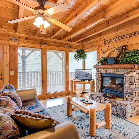 Secret Romance, 2 Bedrooms, Sleeps 8, Pool Table, Hot Tub, Arcade Gatlinburg Exterior foto