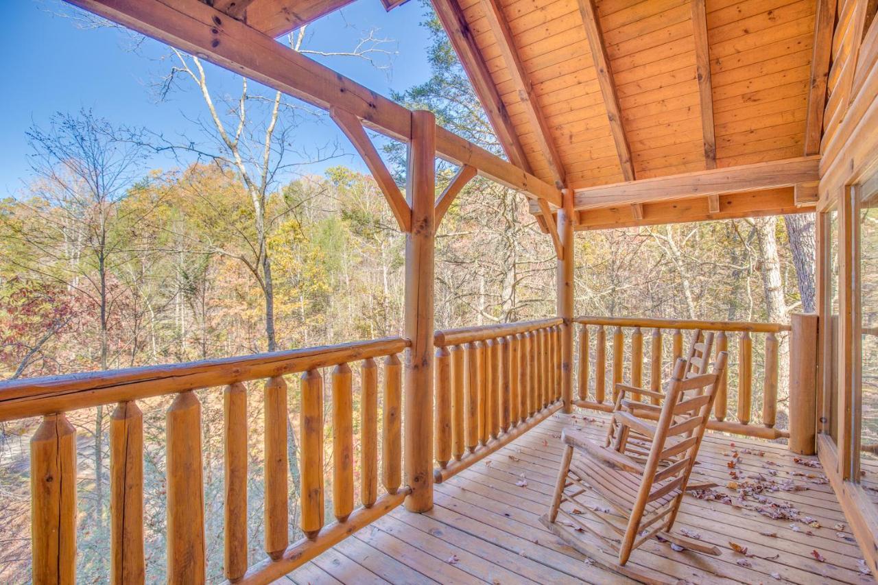 Secret Romance, 2 Bedrooms, Sleeps 8, Pool Table, Hot Tub, Arcade Gatlinburg Exterior foto