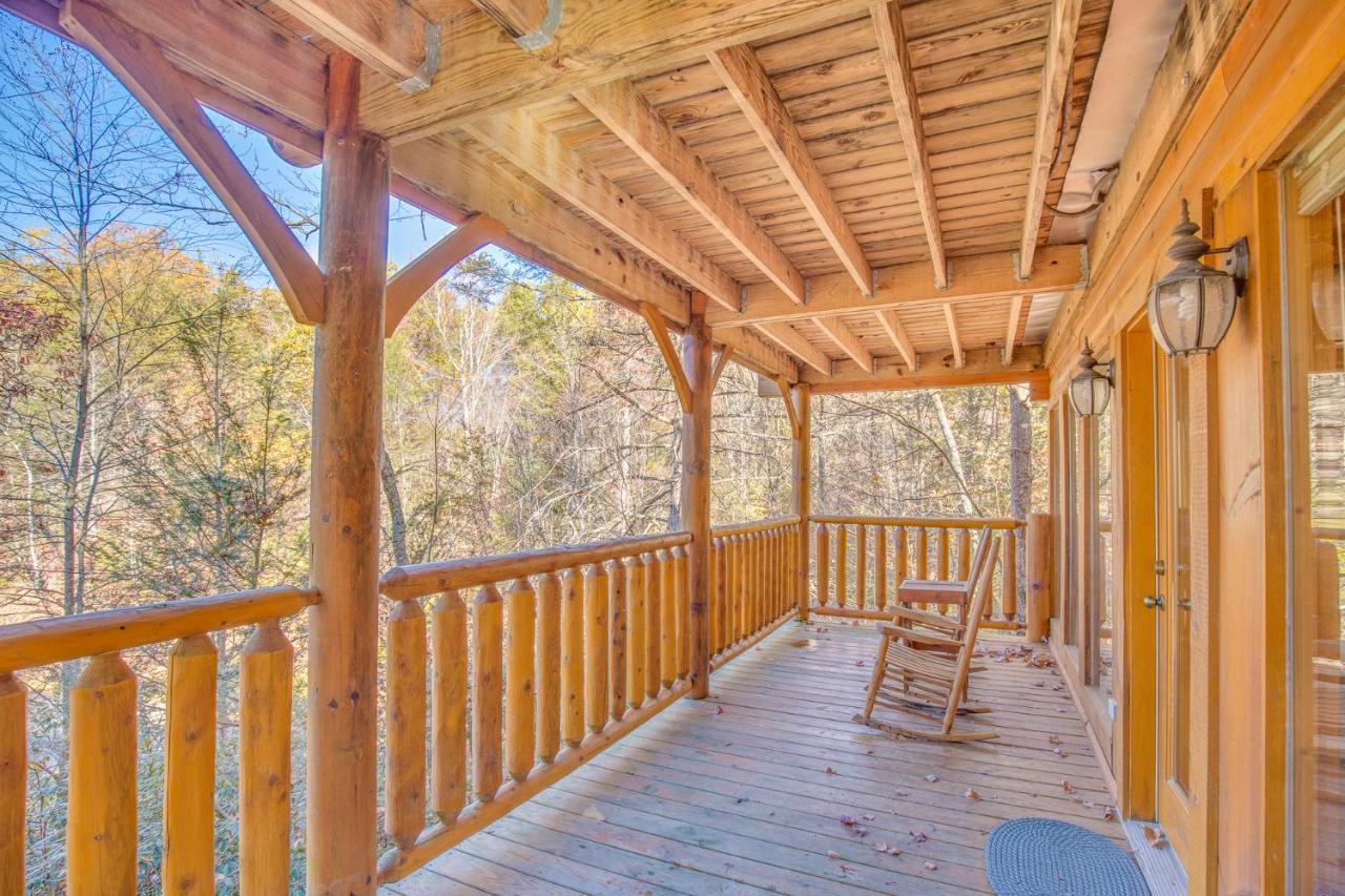Secret Romance, 2 Bedrooms, Sleeps 8, Pool Table, Hot Tub, Arcade Gatlinburg Exterior foto